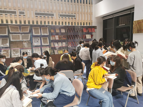 eef0d174cbc94b58a0b2f174f4d77e86.jpg 小组研讨1_副本22.jpg