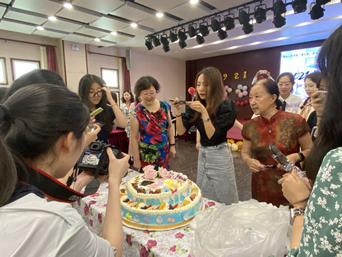 5c4d167e940946c2b752f69db27ba61f.jpg 蛋糕_副本.jpg