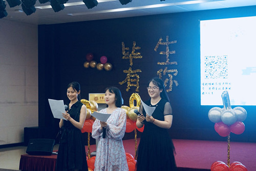 7ebe4e3bb9ef474e852817854295e38c.jpg 主持人.jpg