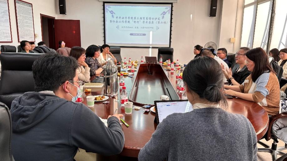 会议室里的人们
描述已自动生成 会议室里的人们
描述已自动生成