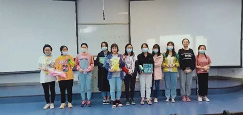 2627e1cd4b074327b65267139389353a.jpg 领奖合影_副本.jpg